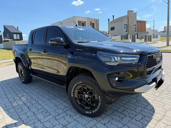 TOYOTA HILUX 2.8 D-4D TURBO DIESEL CD GR-S 4X4 AUTOMÁTICO